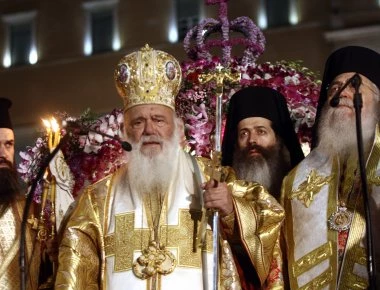 Κίνηση με νόημα του Αρχιεπισκόπου Ιερωνύμου: Διέκοψε το «Χριστός Ανέστη» για τον Εθνικό Ύμνο